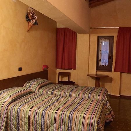 Hotel Sarre Екстер'єр фото