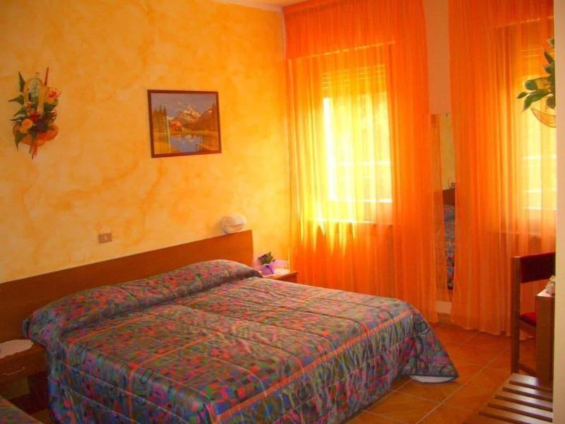 Hotel Sarre Екстер'єр фото