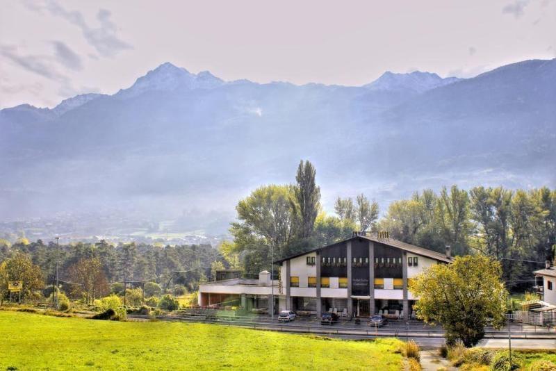 Hotel Sarre Екстер'єр фото