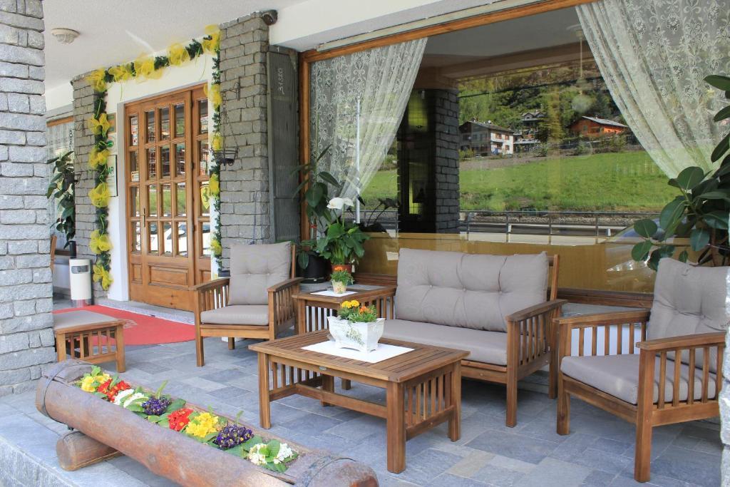 Hotel Sarre Екстер'єр фото